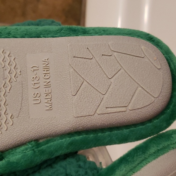 Kids Slippers Sz 13-1 NWT - #38 - Picture 2 of 4